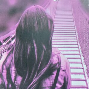 كالجسور المعلقة شعر (زينب أنس)